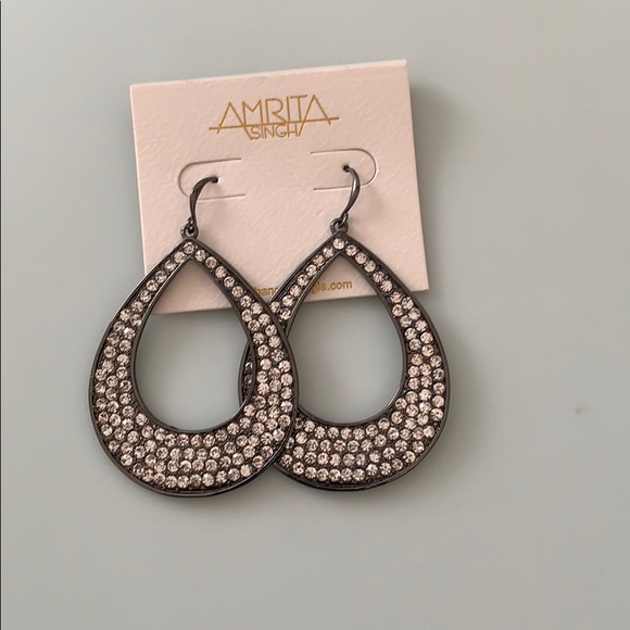 Amitra Singh earrings - Picture 2 of 3